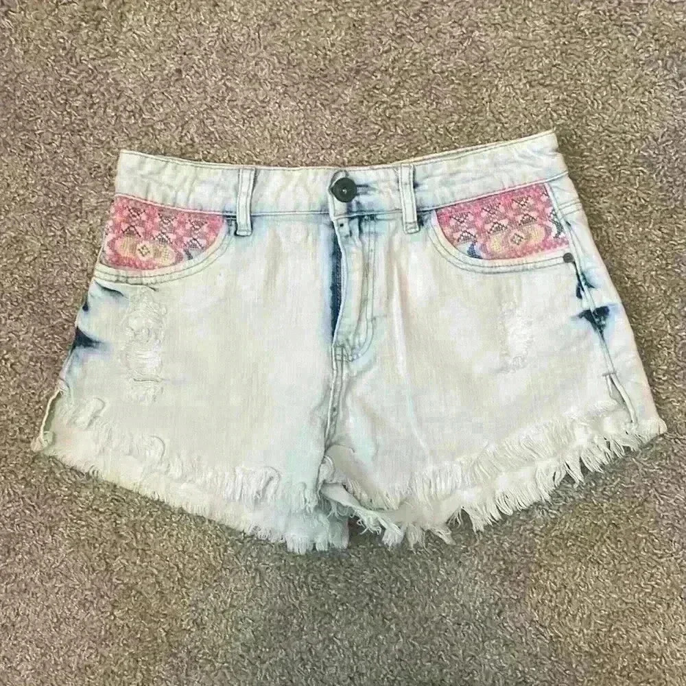 rue21 Womens Acid Wash Distressed Denim Shorts Embroidered Boho Cutoffs Size 7/8